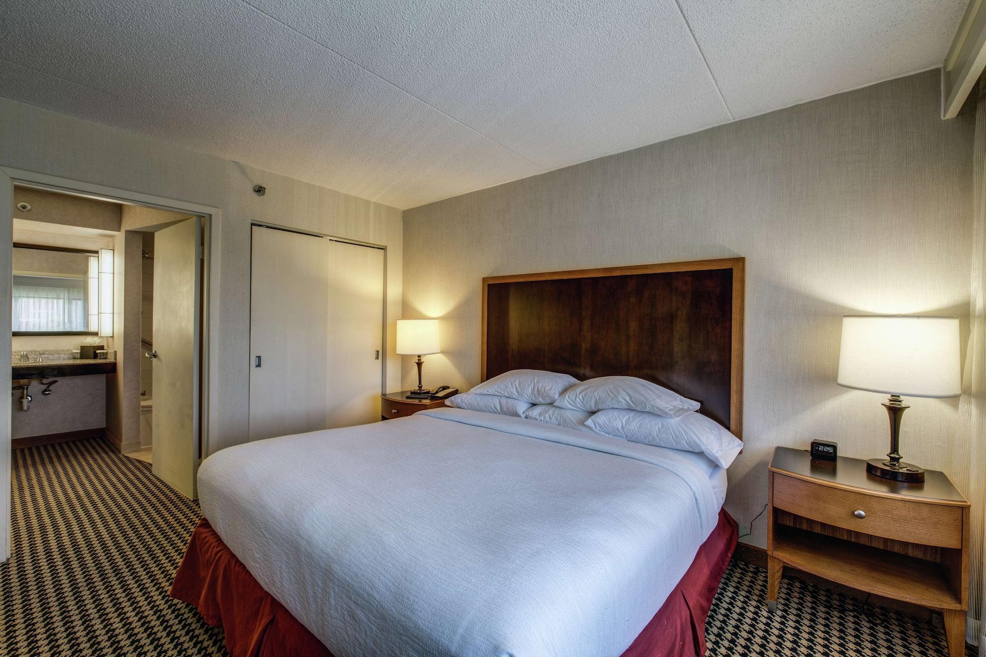 Embassy Suites By Hilton Detroit Metro Airport Romulus Exterior photo
