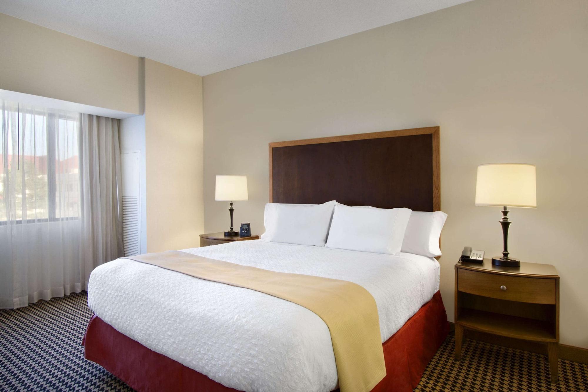 Embassy Suites By Hilton Detroit Metro Airport Romulus Room photo