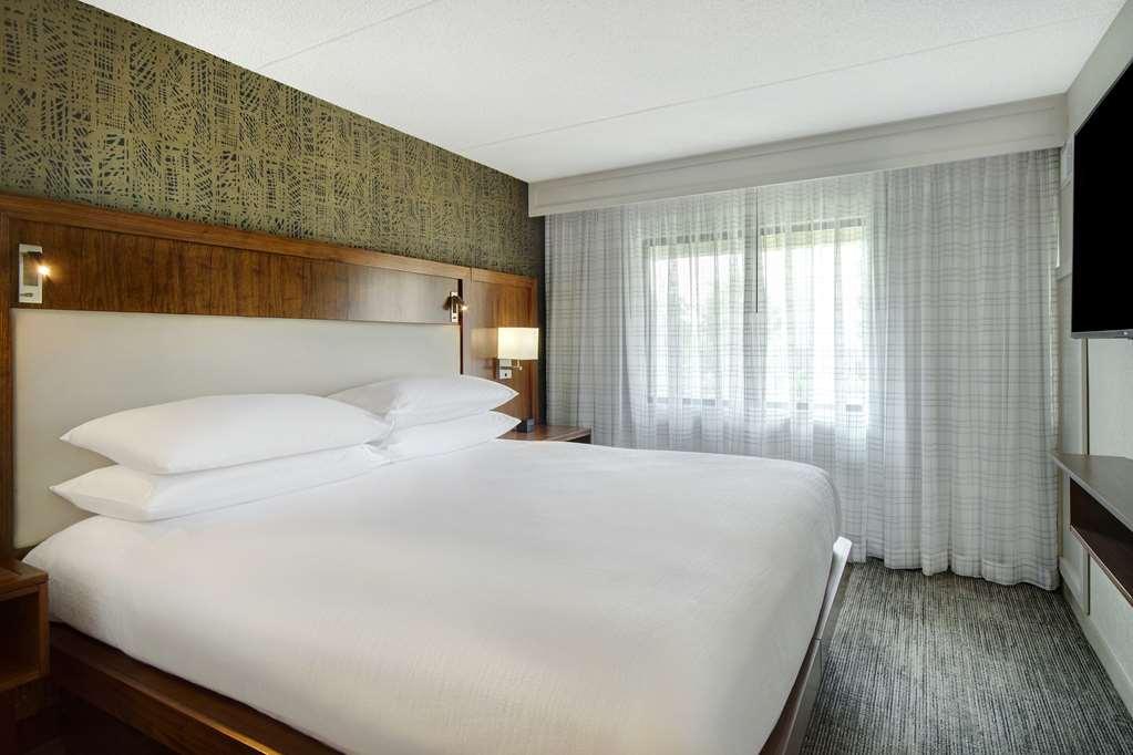 Embassy Suites By Hilton Detroit Metro Airport Romulus Room photo