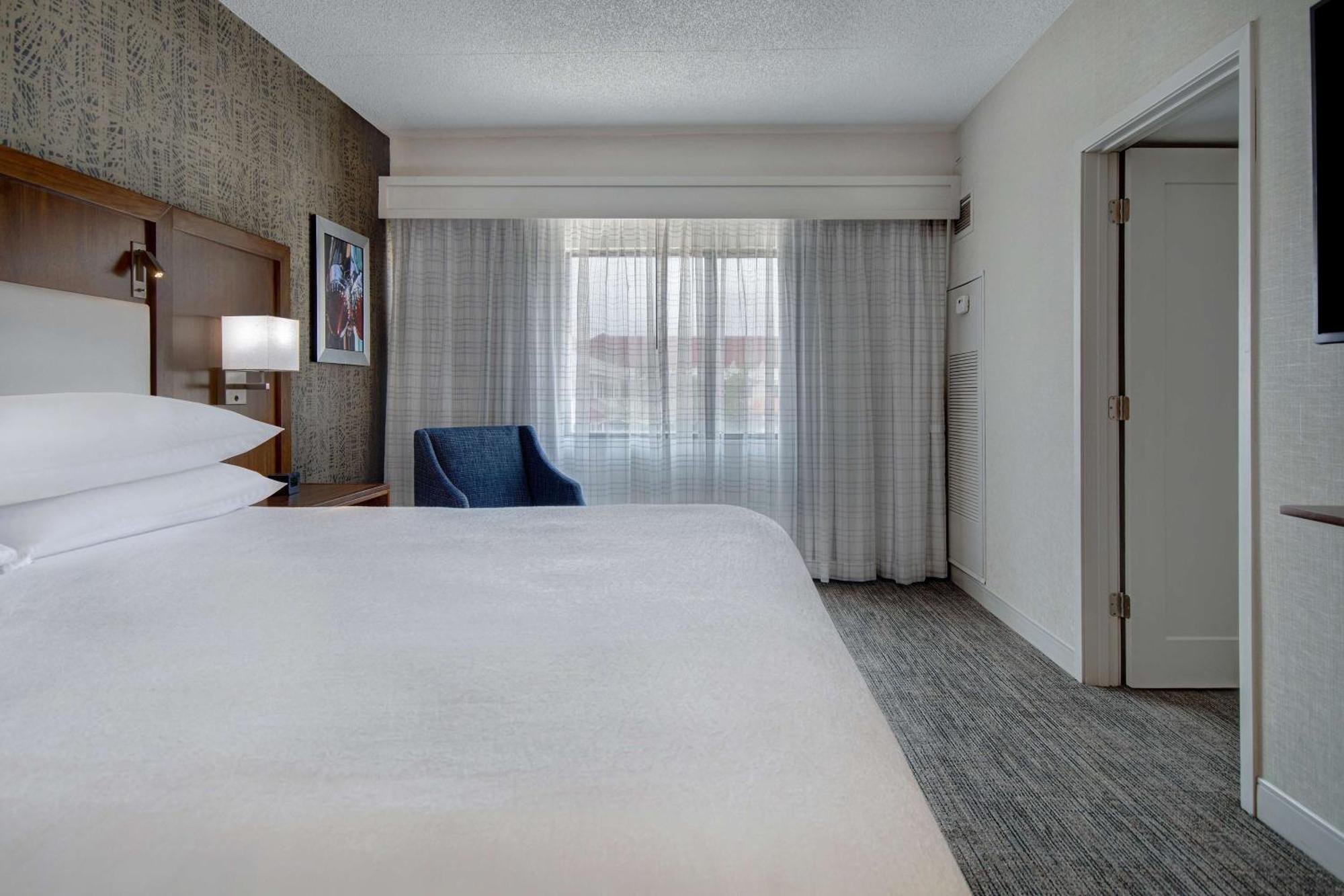 Embassy Suites By Hilton Detroit Metro Airport Romulus Exterior photo