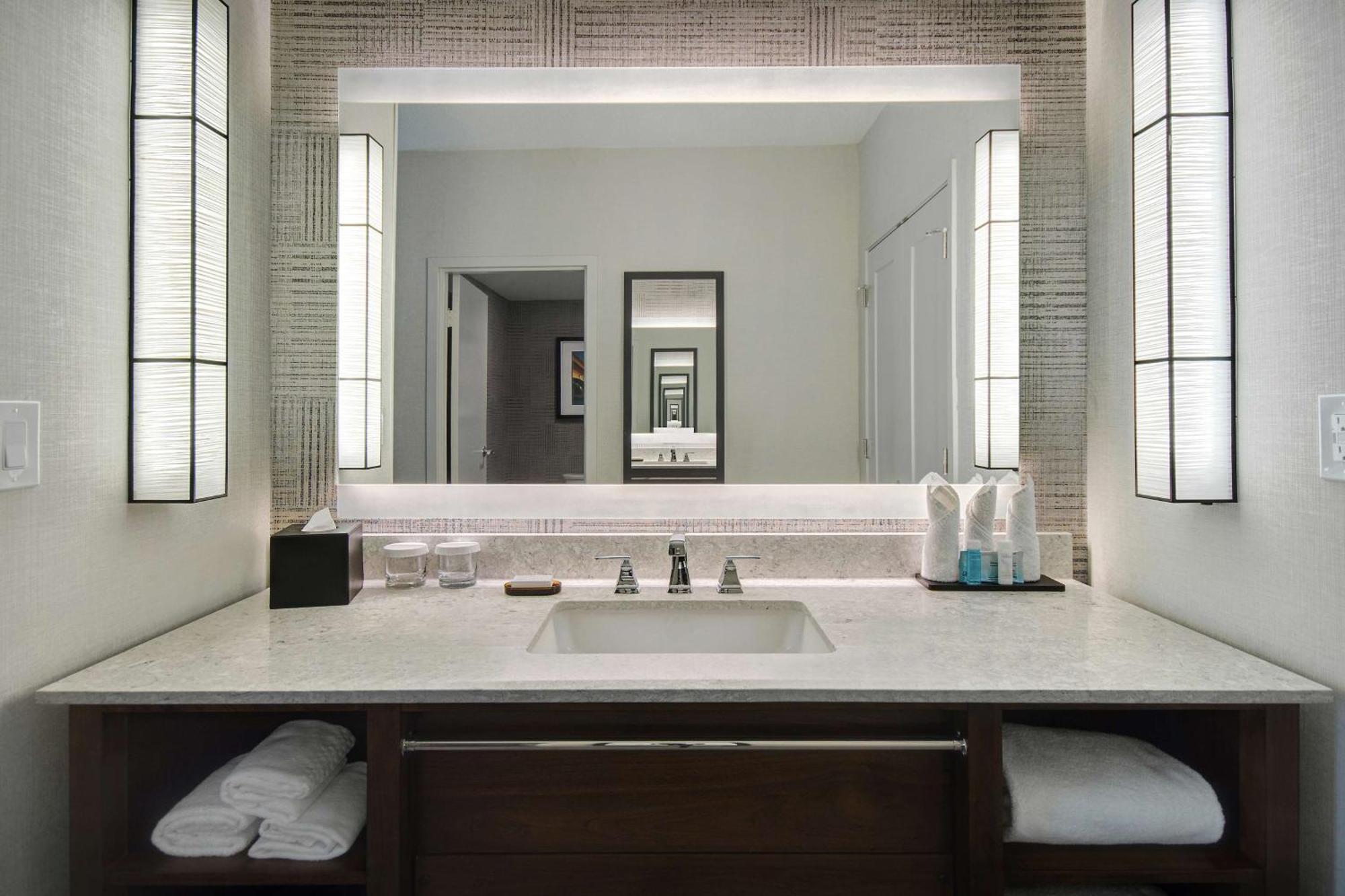 Embassy Suites By Hilton Detroit Metro Airport Romulus Exterior photo