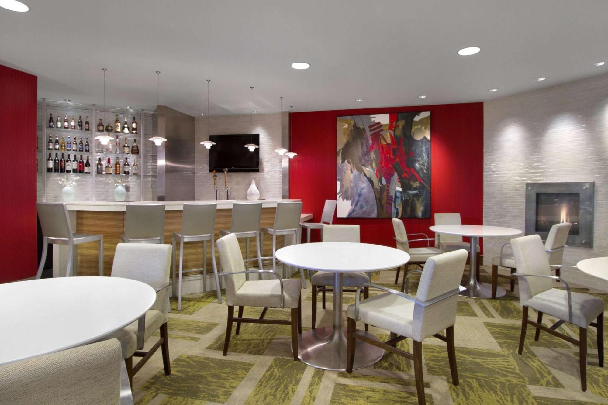 Embassy Suites By Hilton Detroit Metro Airport Romulus Exterior photo