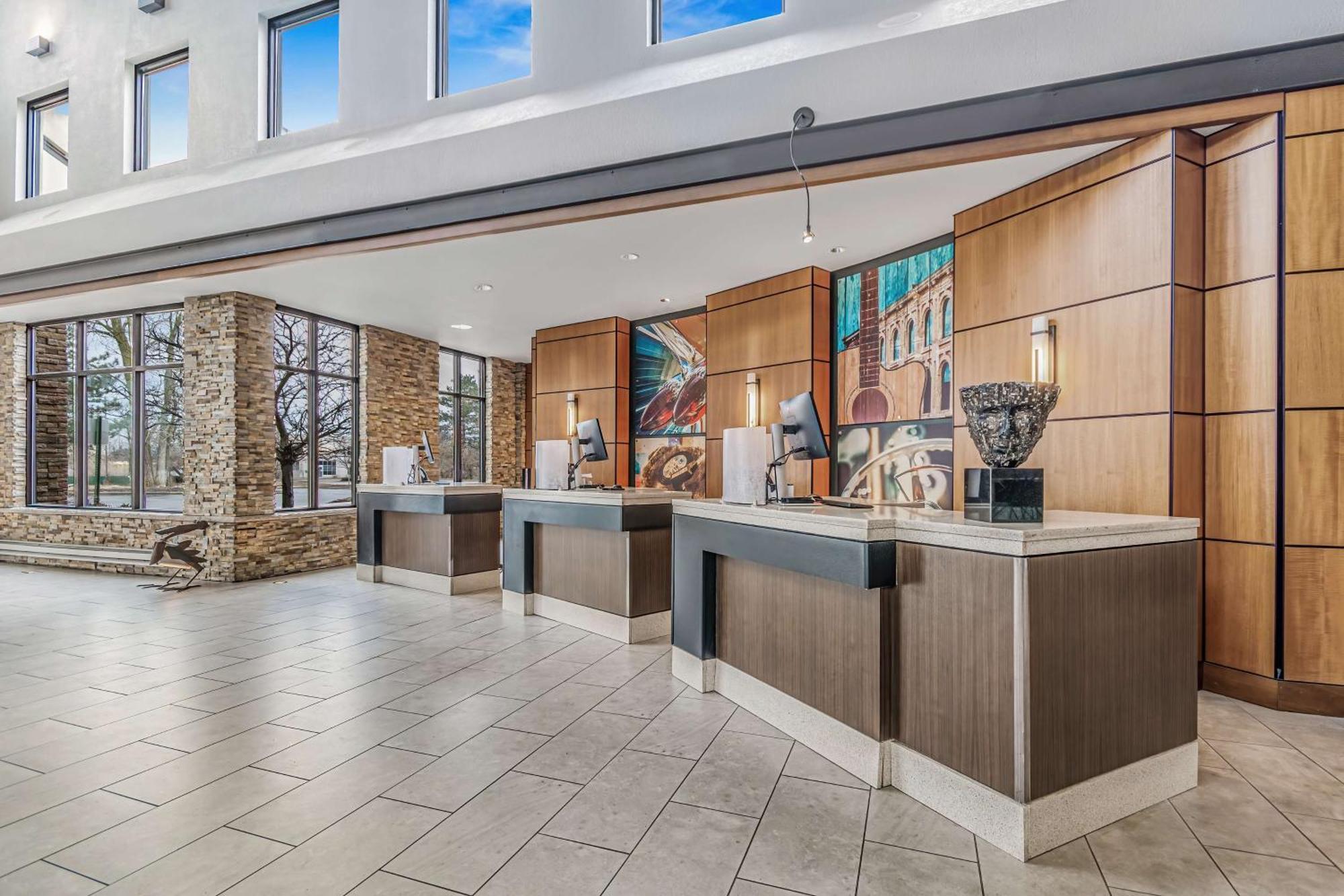 Embassy Suites By Hilton Detroit Metro Airport Romulus Exterior photo